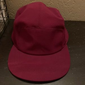 NWOT Maroon men’s lulu lemon hat